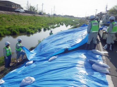 河川の緊急補修